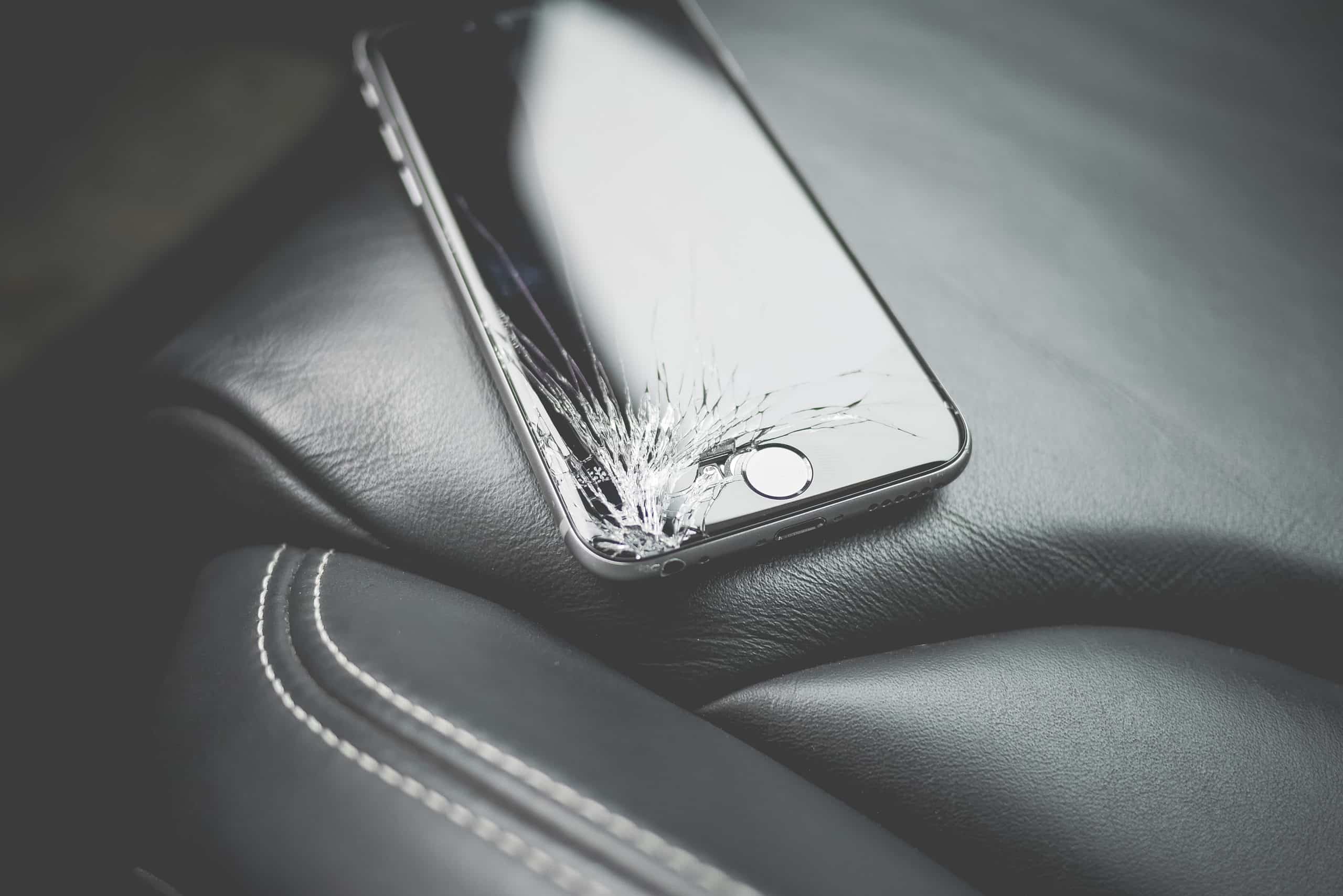 LG reparation 2 iPhone med ødelagt skærm